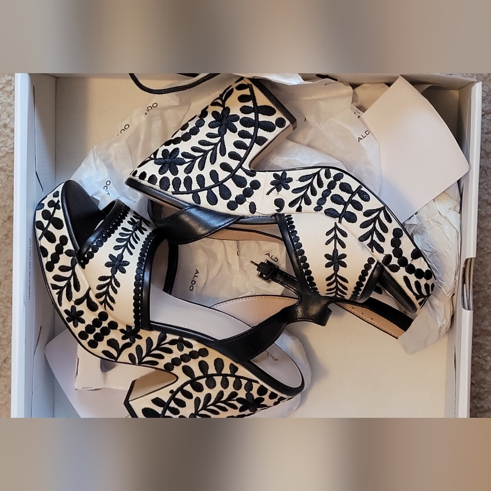 Cute Aldo Sandals - Picture 1 of 5